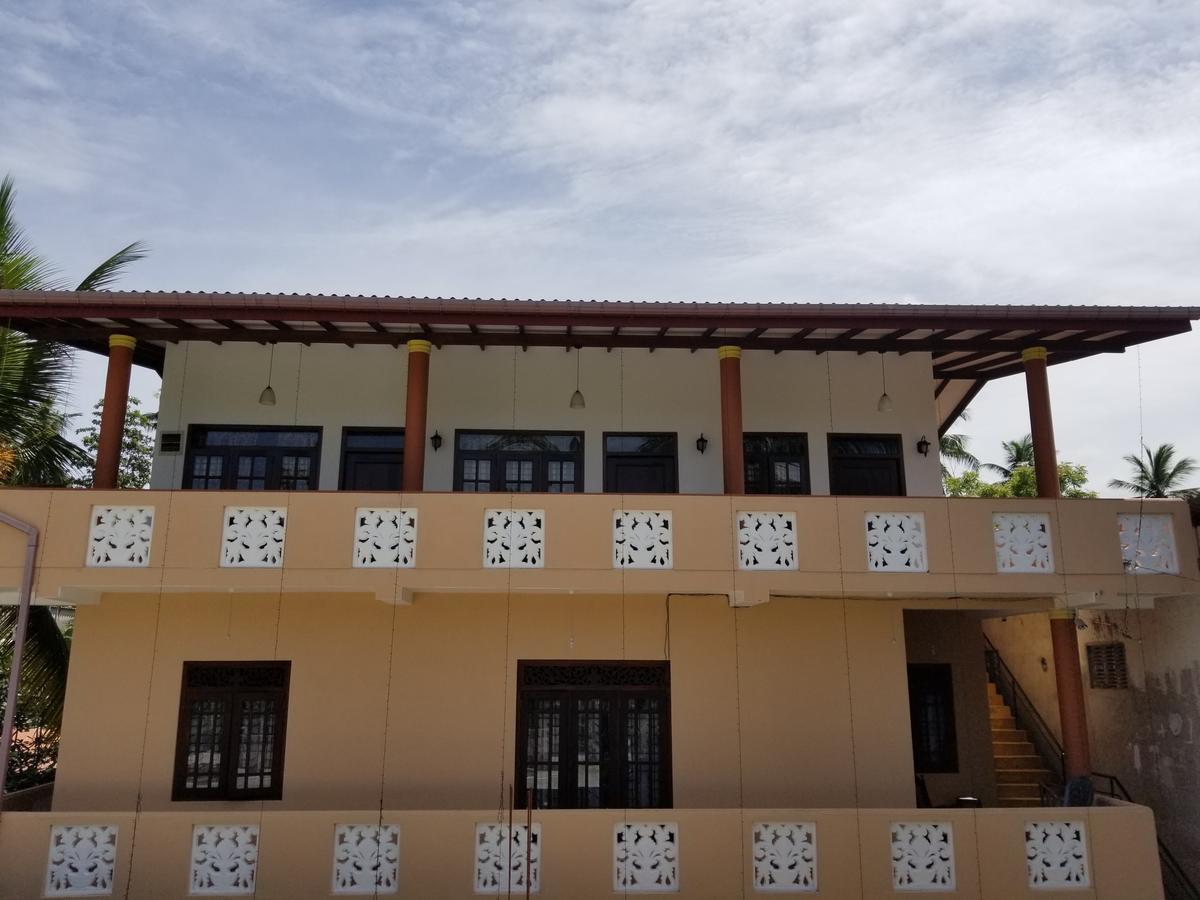 Kumara Guest House 乌纳瓦图纳 外观 照片