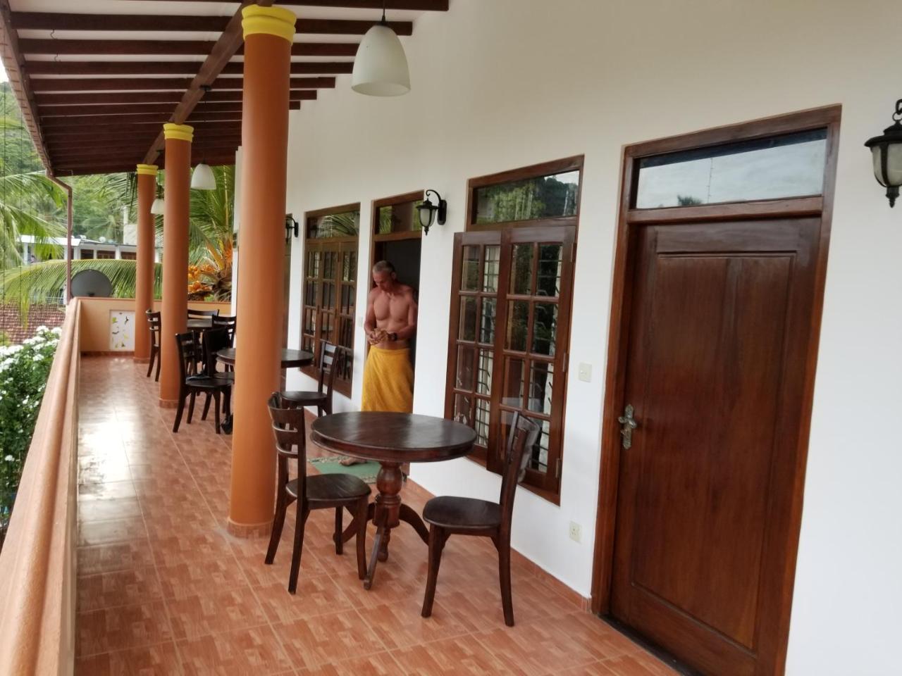 Kumara Guest House 乌纳瓦图纳 外观 照片