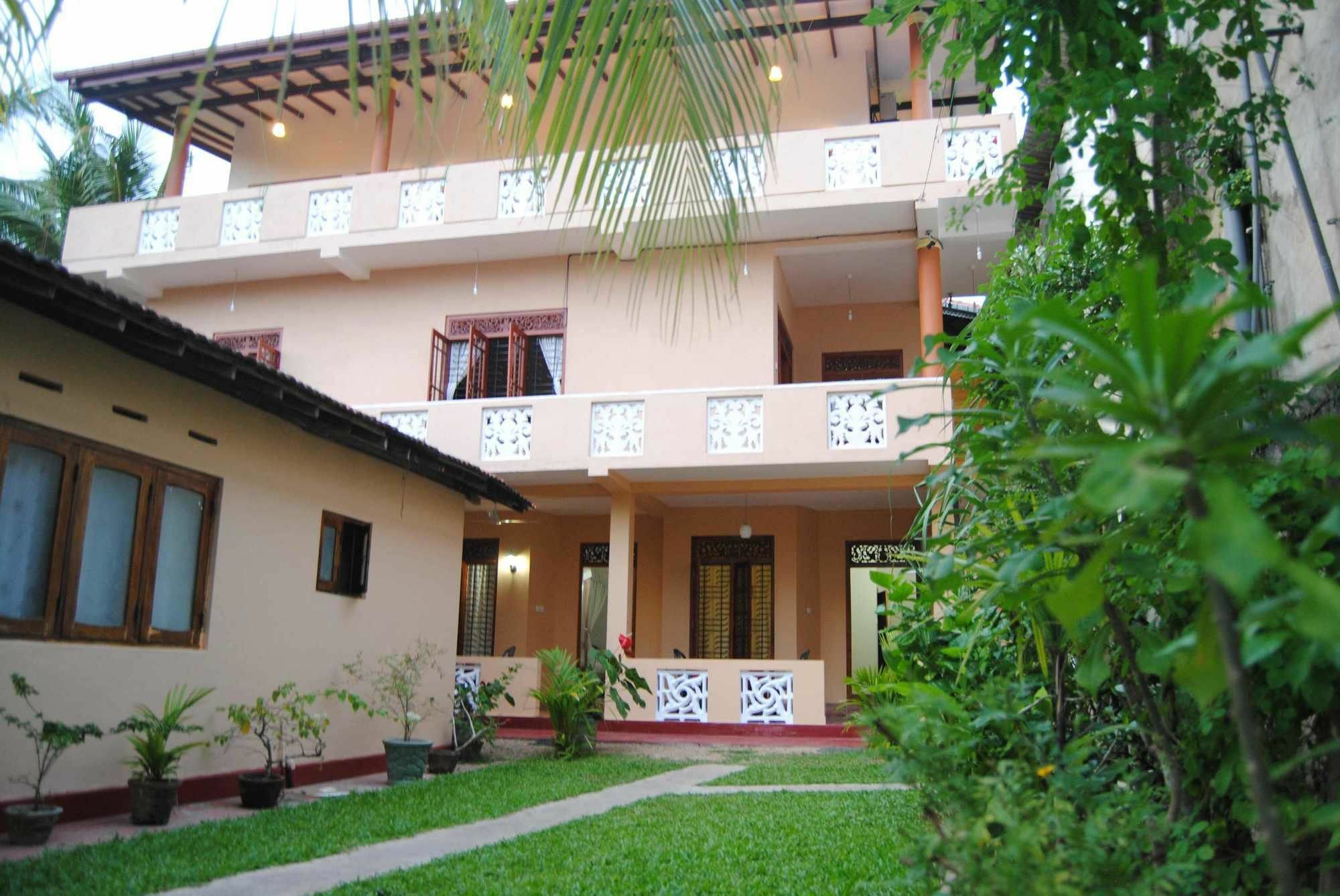 Kumara Guest House 乌纳瓦图纳 外观 照片